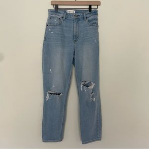 Abercrombie & Fitch Curve Love The Mom High Rise Light Wash Size 27 / 4R